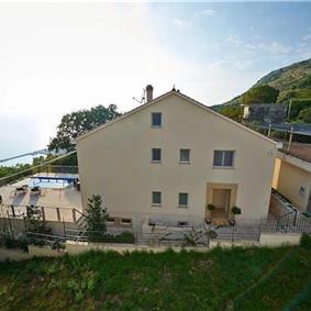 4 bedroom hilltop villa with pool near Jesenice, sleeps 8